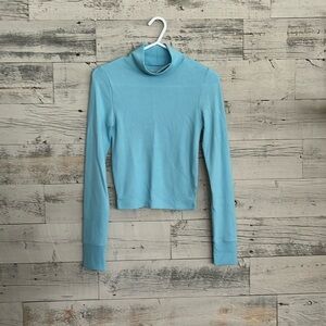 American Eagle women’s cropped mock neck long sleeve. Size small